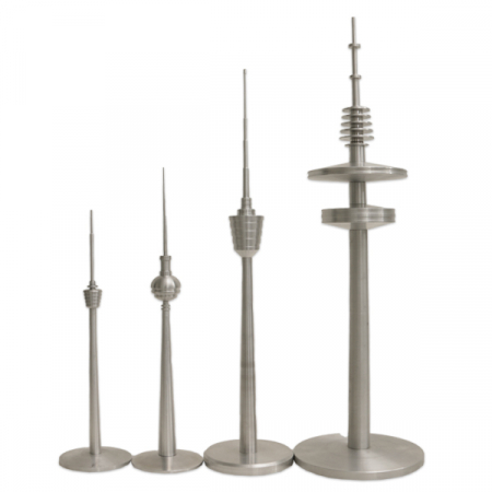 Modelle der Fernsehtürme Stuttgart in zwei Größen, Berlin und Hamburg aus Aluminium