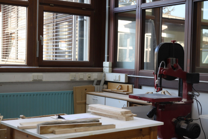 Holzwerkstatt mit Stichsäge